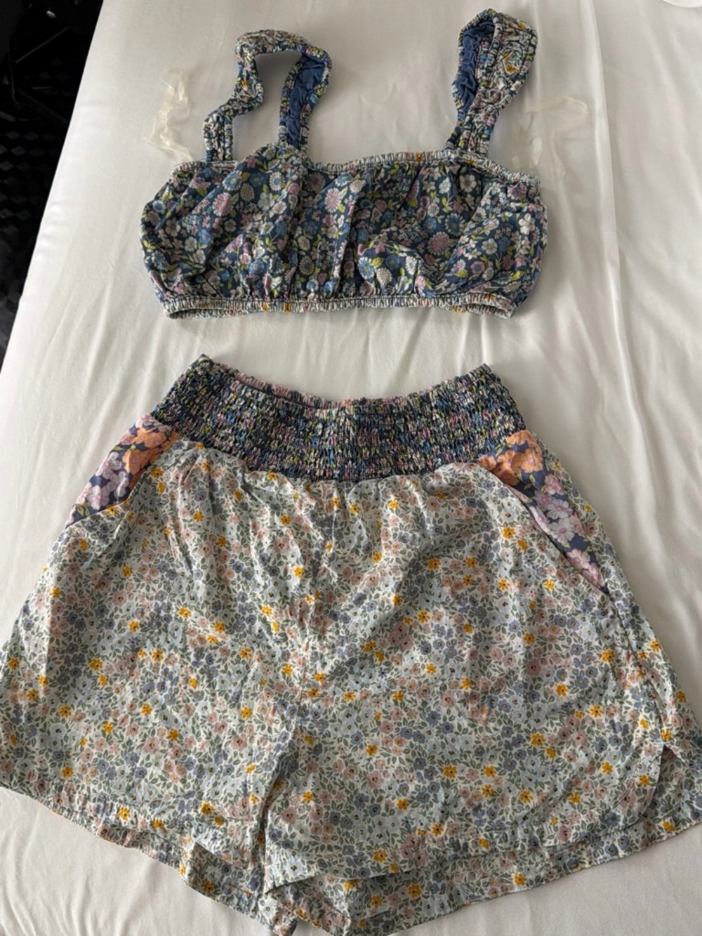 American eagleFloral Smocked High-Waist Women’s Shorts — Multi-Color
